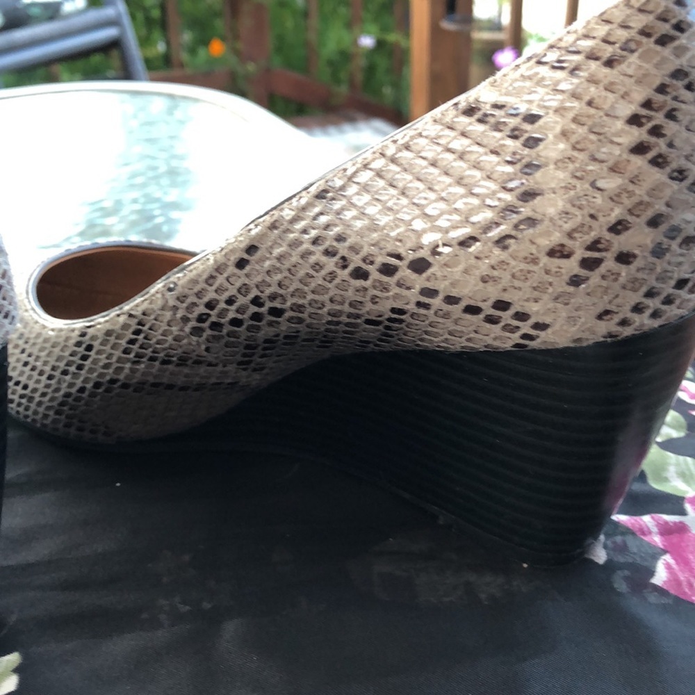 BASS Dorothy wedge heels. Size 9. Faux leather. Reptilian print, diamond cut.EUC - Picture 5 of 8